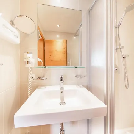Haus Stefanie בית הארחה 3*