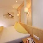 Haus Stefanie Гостевой дом Зёльден